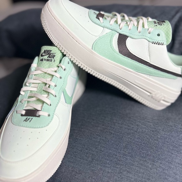 Nike Women's Sneakers - Picture 2 of 2